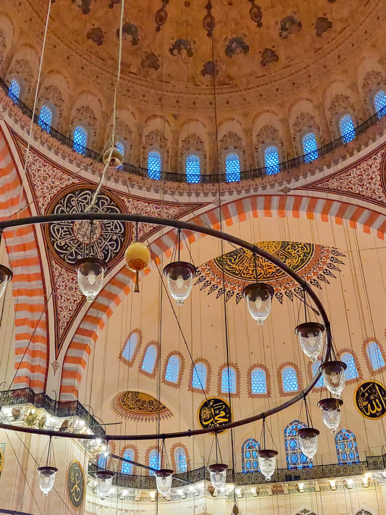 Interior din moscheea Suleymaniye