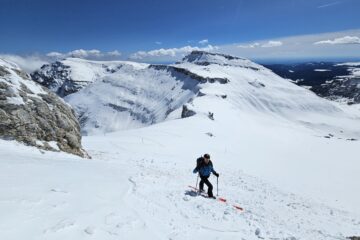 POWderul mieilor: freeride si schi de tura de primavara in Bucegi