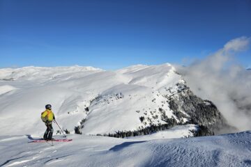 inceput tarziu de sezon de schi, cu schide tura in Bucegi, pe traseul Dichiu - Vanturis - Sinaia si retur. Vreme excelenta si zapada buna