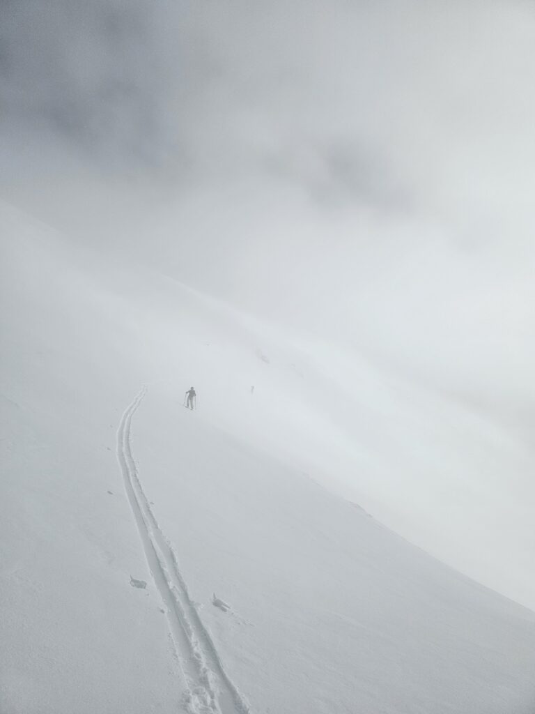 Ziua etalon pentru schi de tura in Bucegi a ultimelor 2-3 sezoane. POW perfect, vreme superba. Conditii fabuloase pentru freeiding!