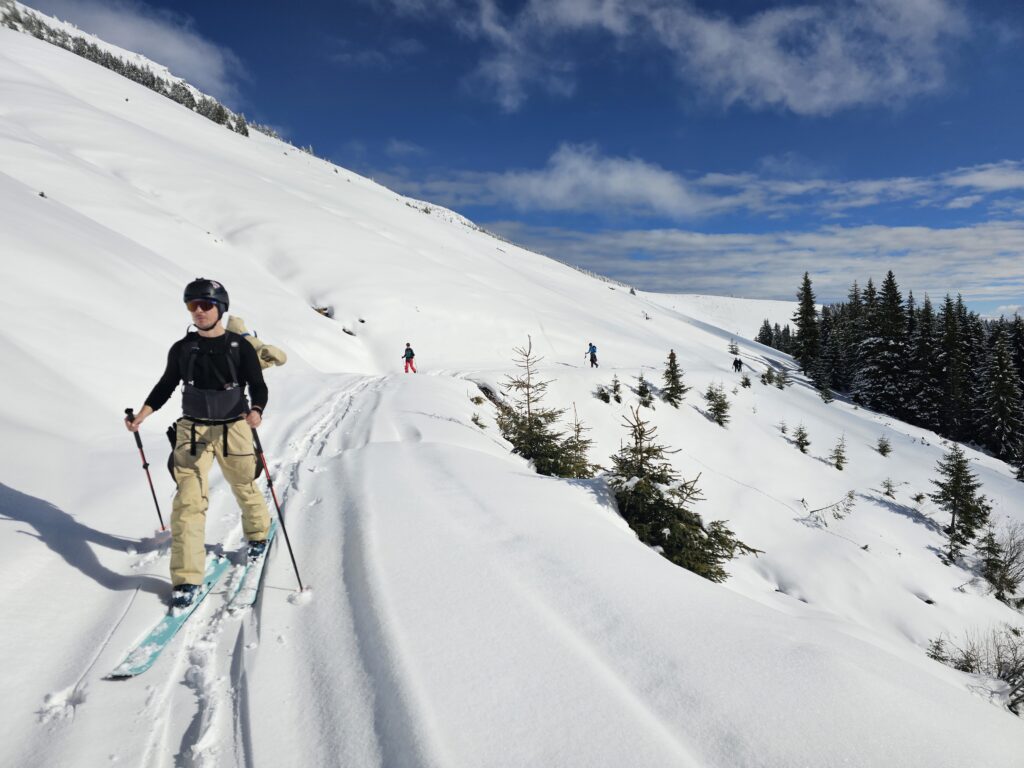 Tabara 2026 de shi de tura si freeride ce a avut loc in muntii Sureanu si langa domeniul schiabil Sureanu, in conditii memorabile.